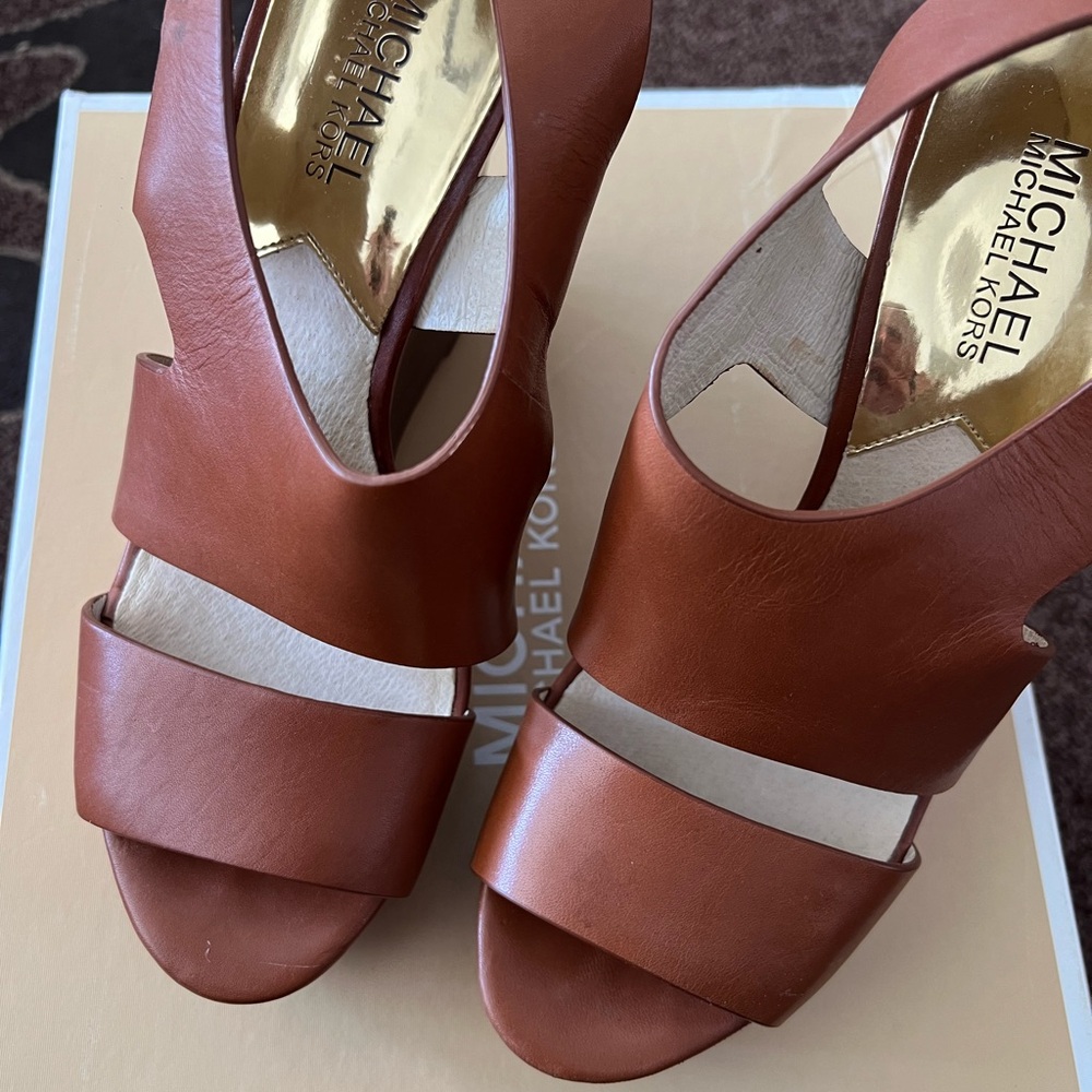 Michael Kors, size 8, brown leather wedge